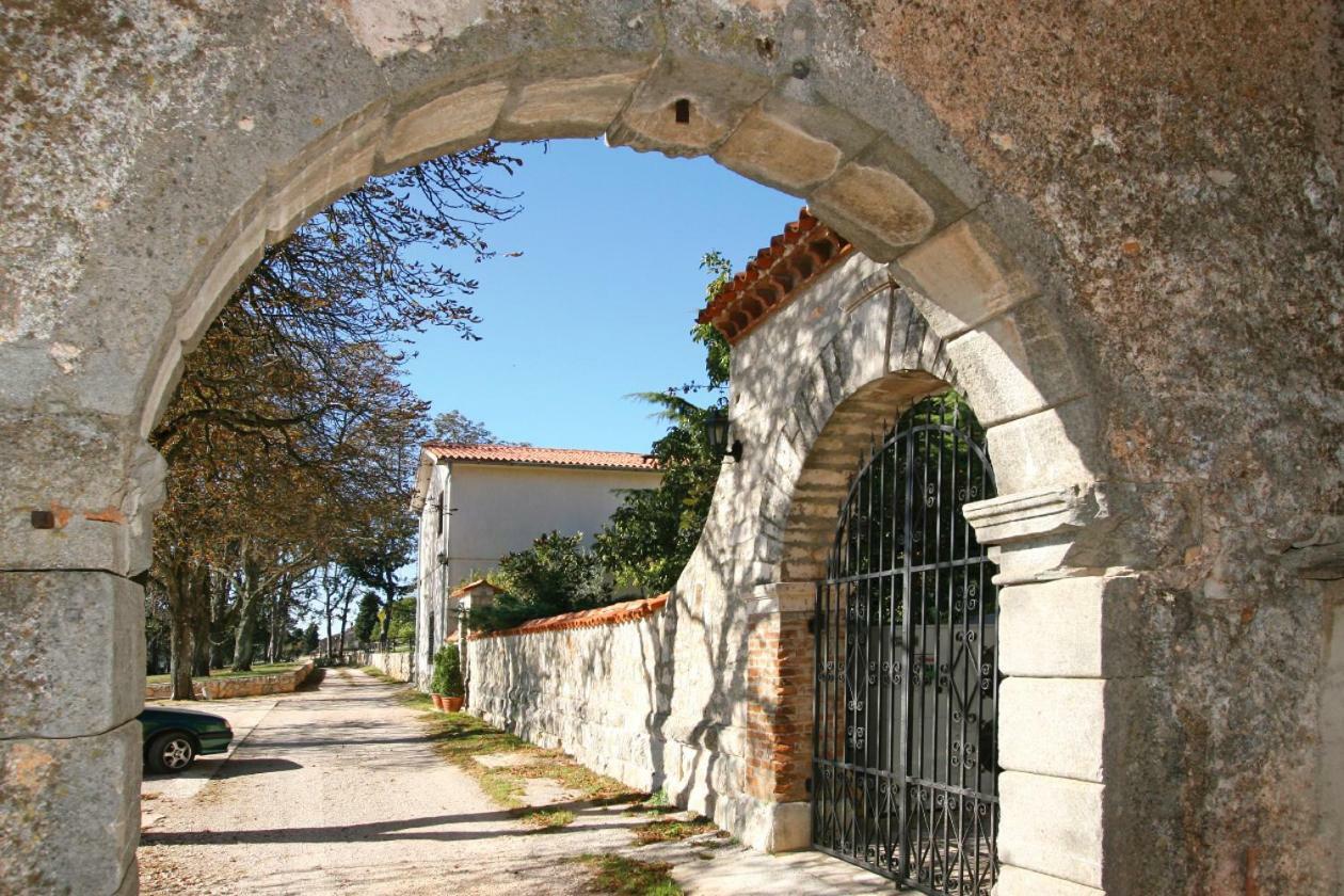 Kastel Pineta In Sveti Martin * Istrien Hotell Nedeščina Eksteriør bilde